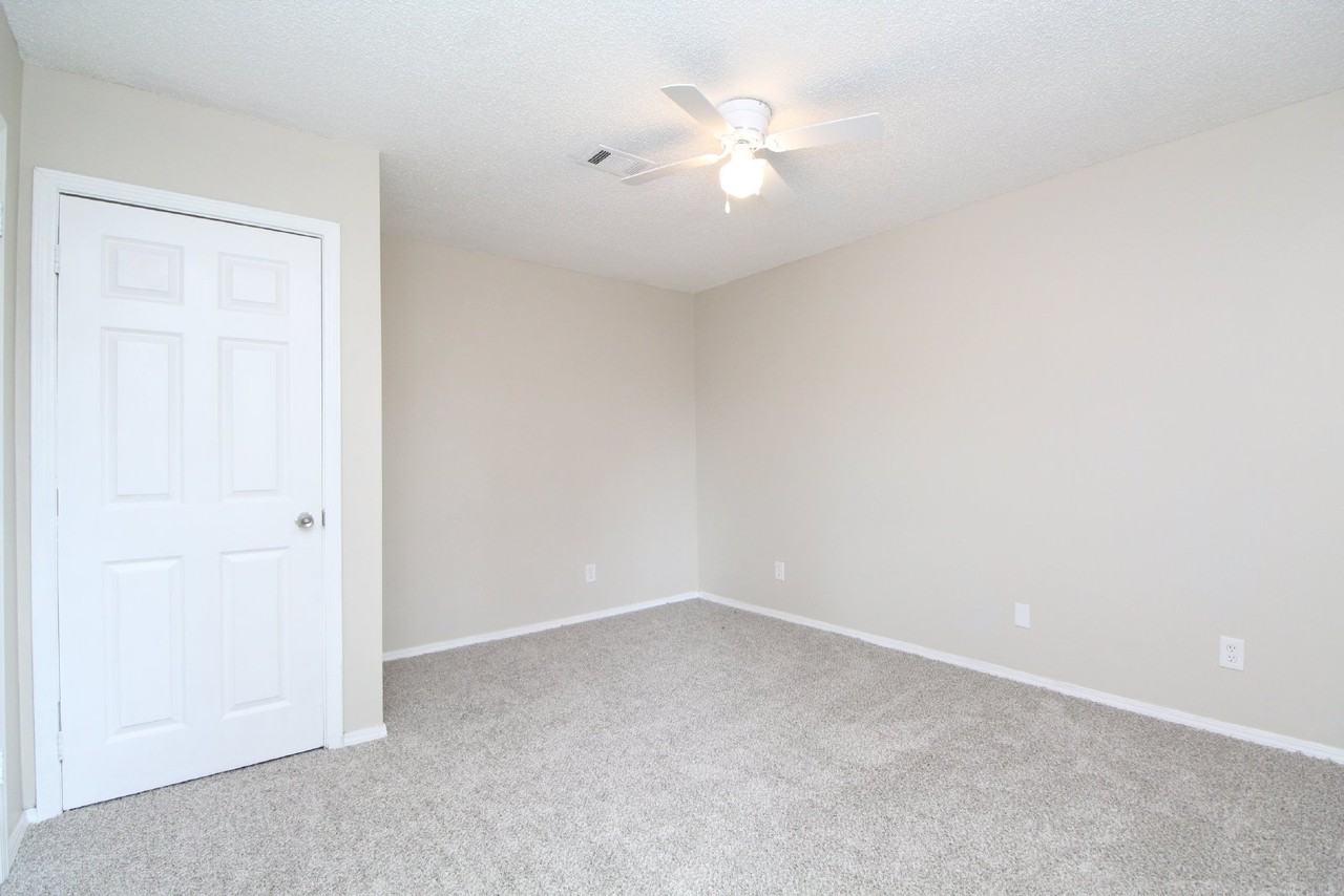 401 Cornwall Cir - Photo 7 of 18