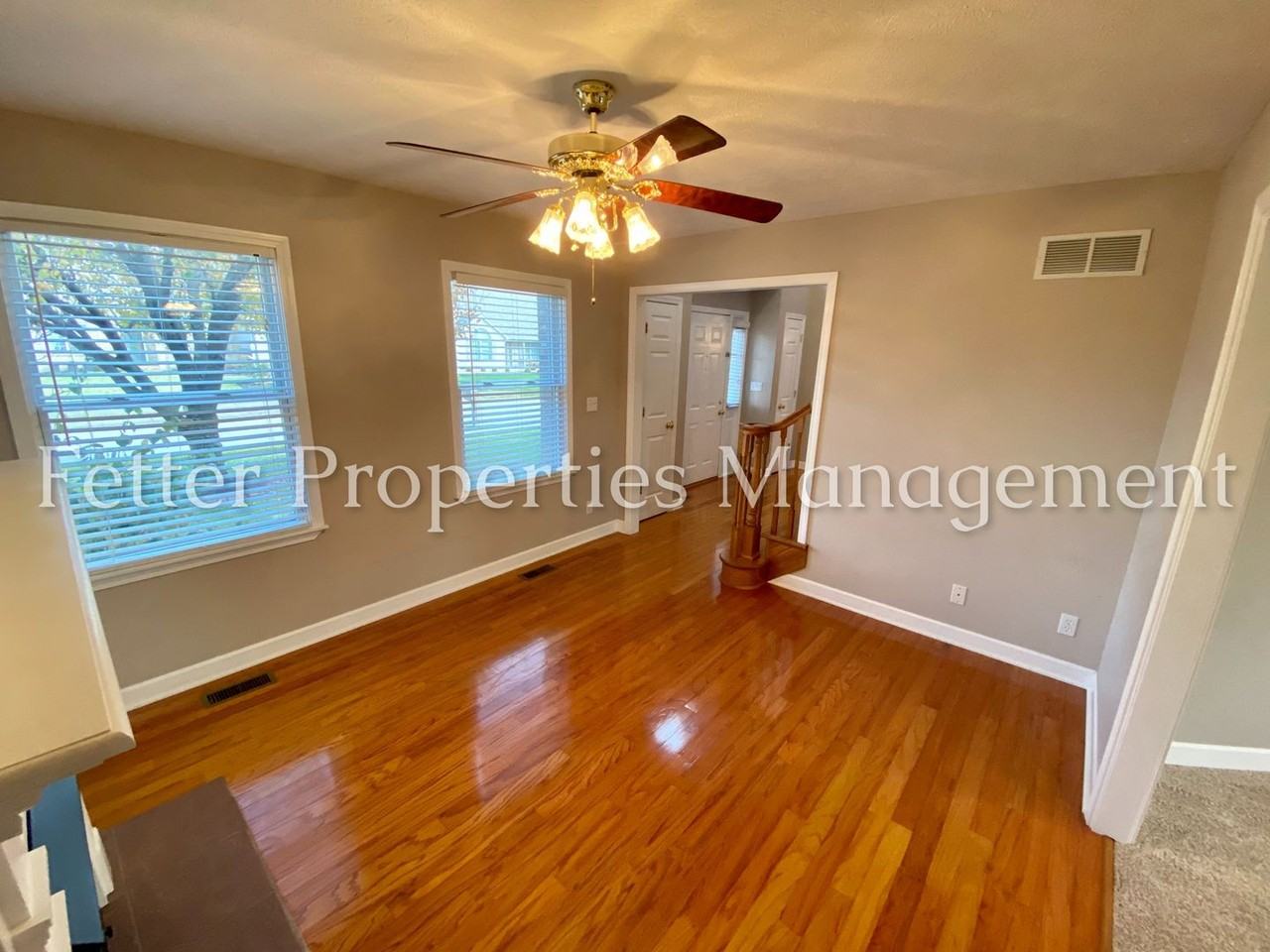 5838 Winnett Dr - Photo 6 of 31