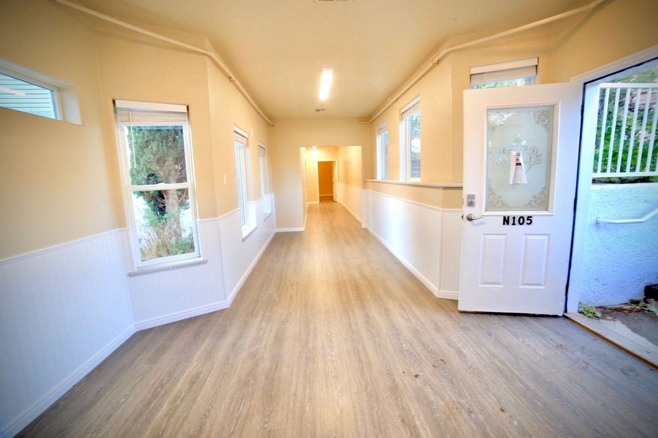 1060 N Louis St - Photo 2 of 13