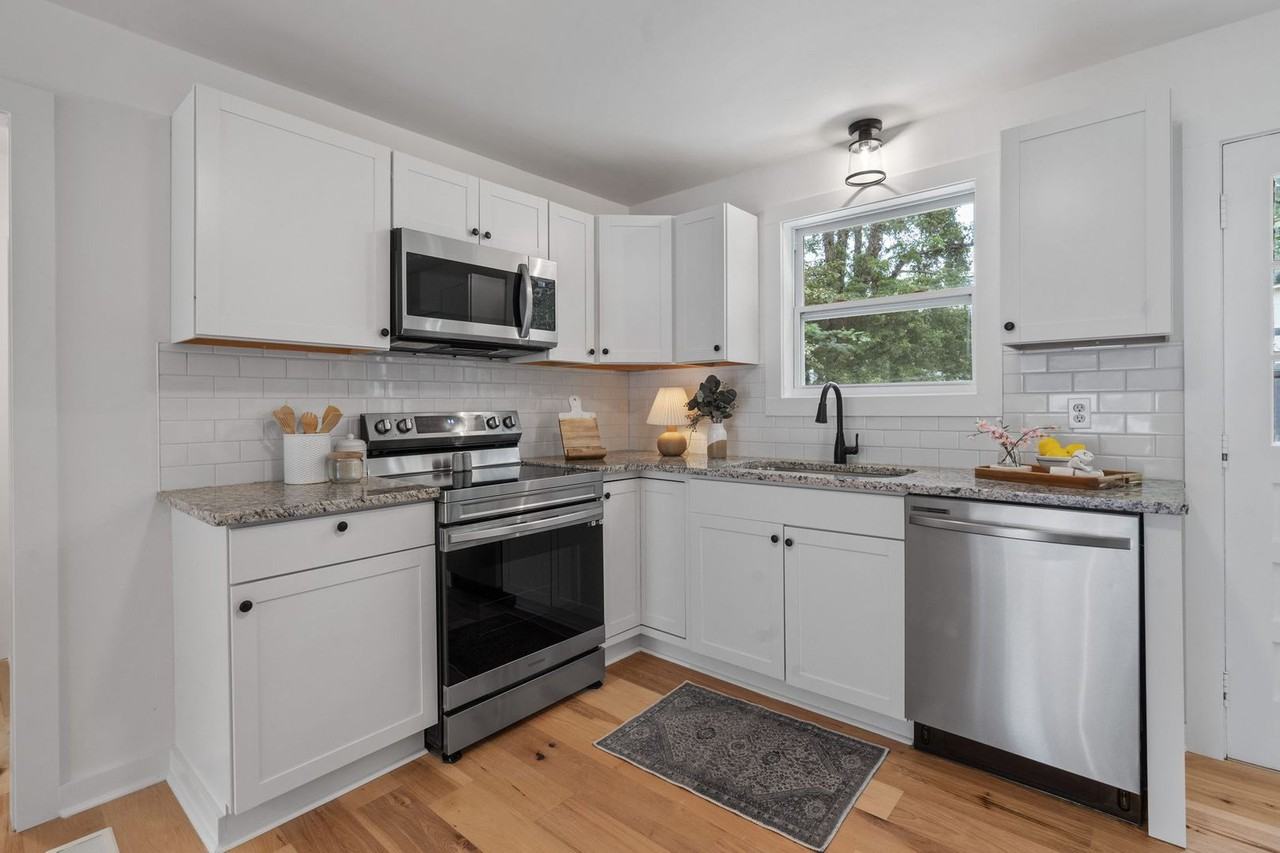 5355 Bennett Rd - Photo 3 of 14