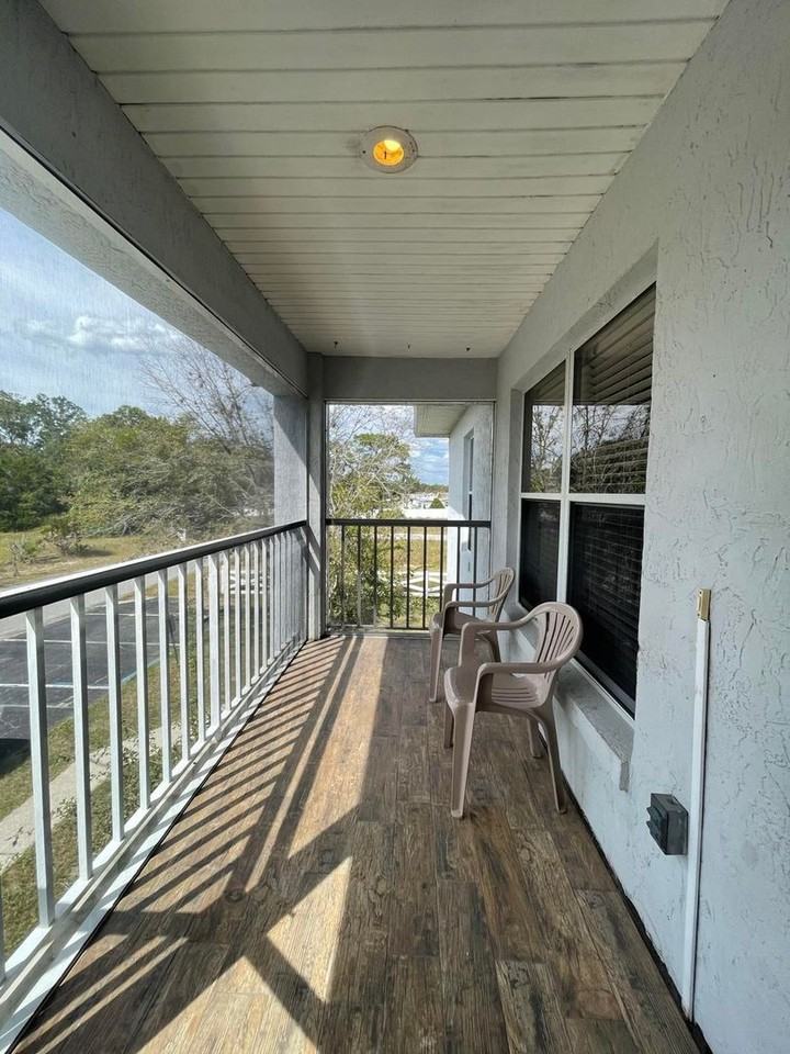 811 Se Mayo Dr - Photo 3 of 21