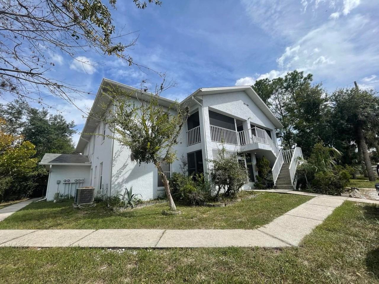 811 Se Mayo Dr - Photo 2 of 21