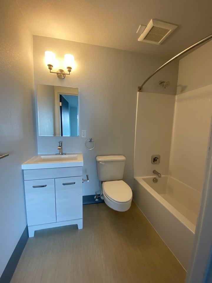 151 N Williams Ave #303 - Photo 3 of 13