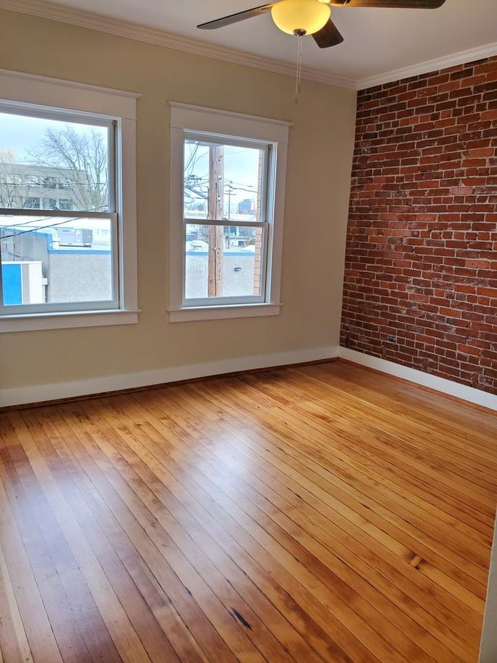 810 NE Couch Street - Photo 5 of 17