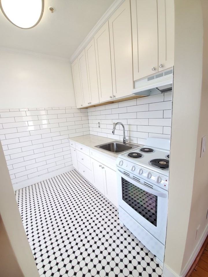 810 NE Couch Street - Photo 7 of 17