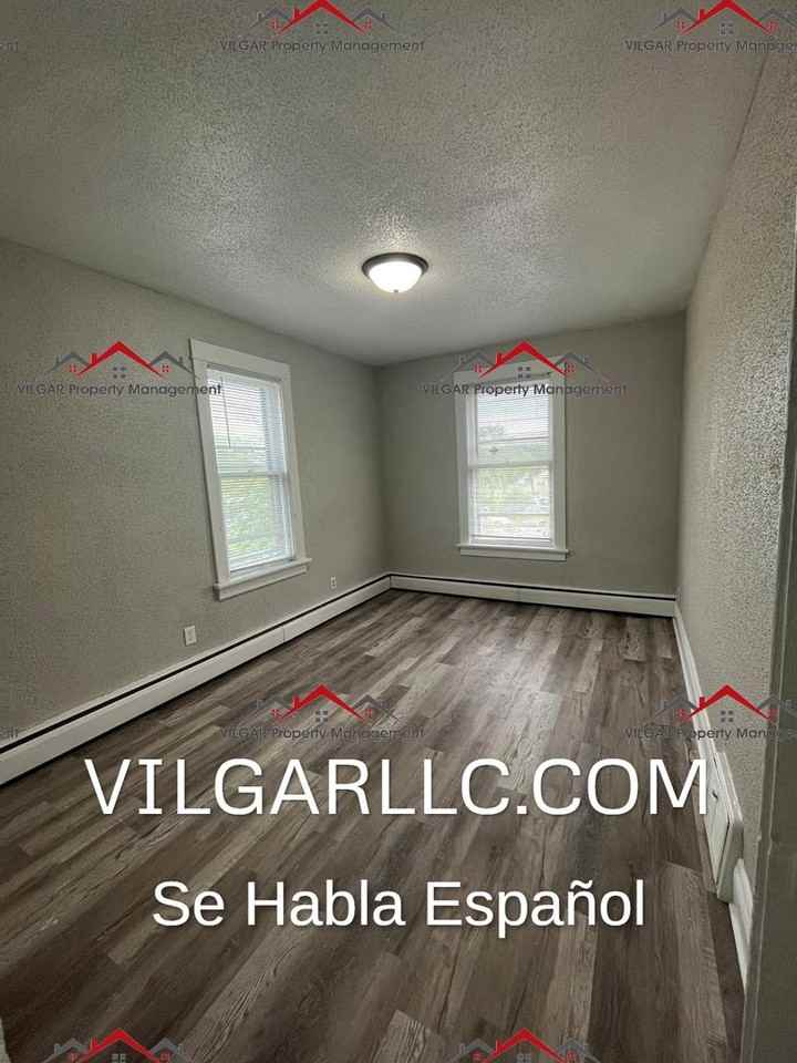 1922 W 15TH AVE - Photo 2 of 7