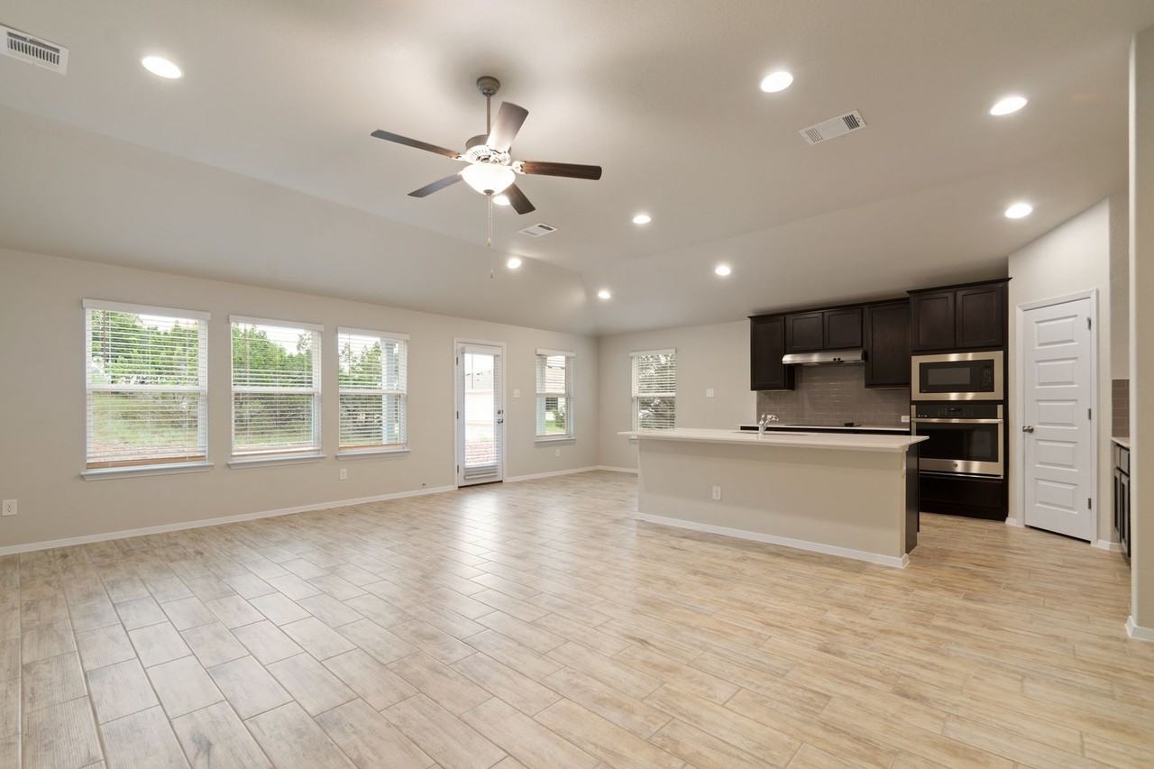 3704 Stillwood Ln - Photo 4 of 16