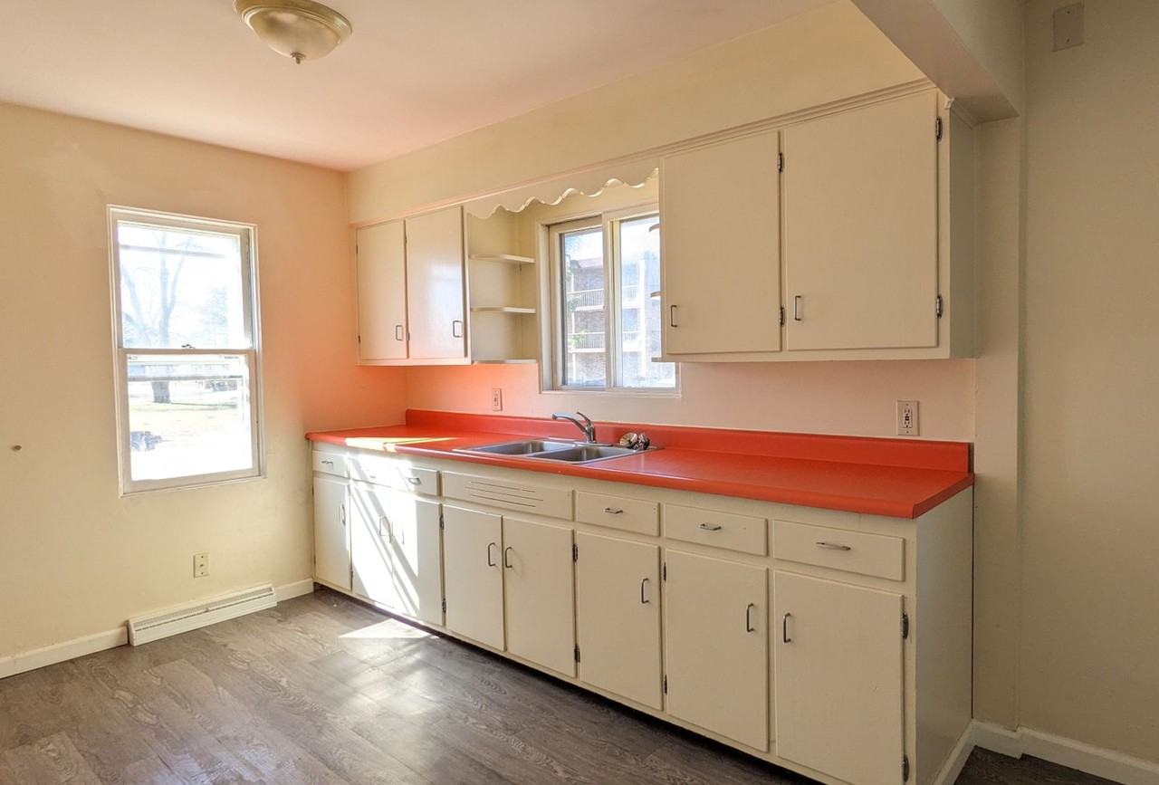 1741 Roberts St - Photo 3 of 10
