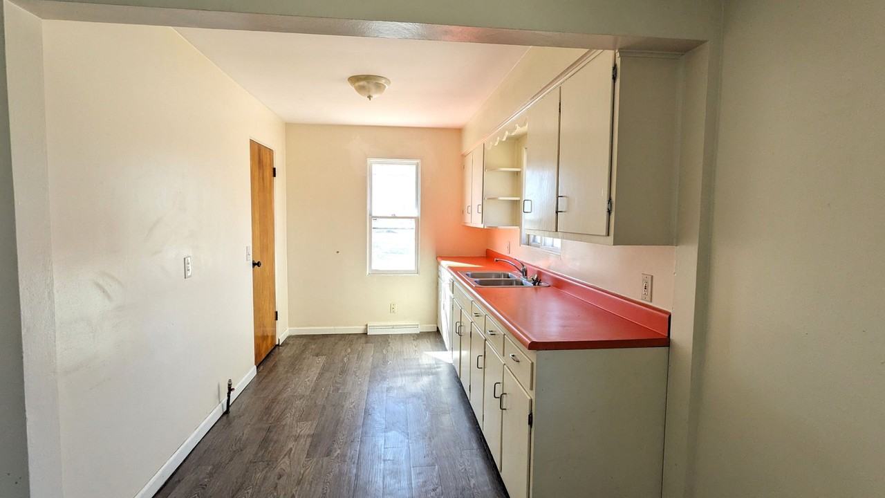 1741 Roberts St - Photo 4 of 10