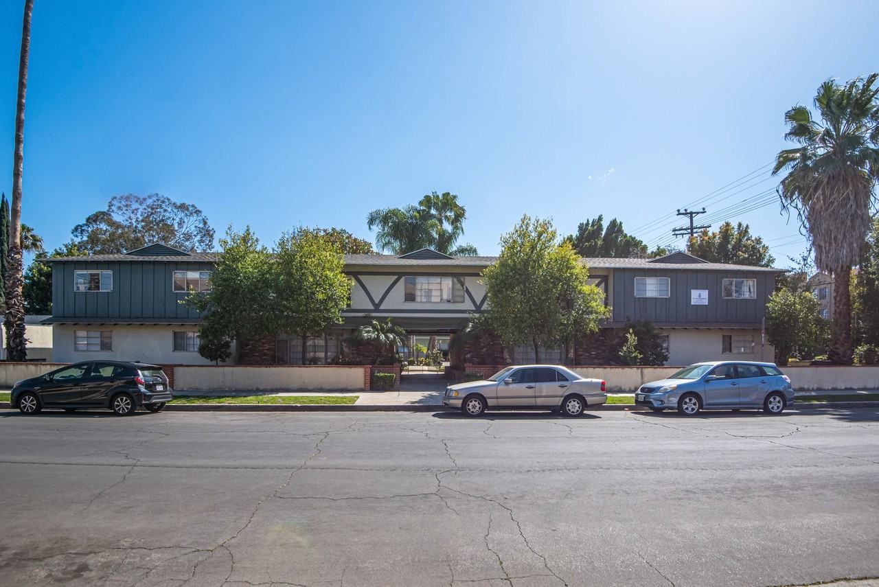 14850 Weddington St - Photo 2 of 6