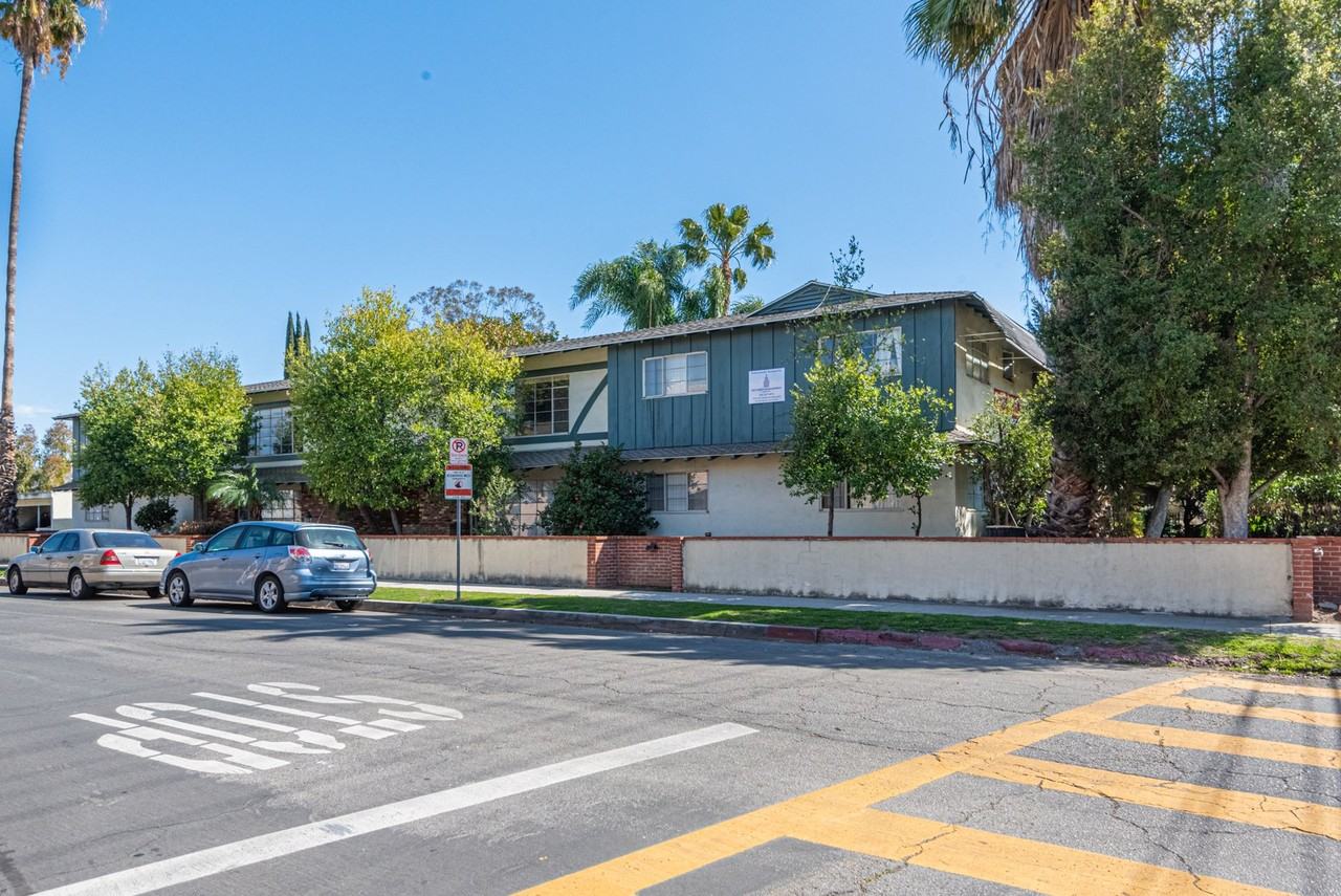 14850 Weddington St - Photo 3 of 6