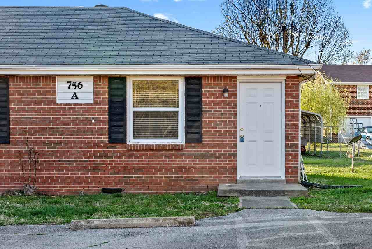 Cozy Two Bedroom Apartment - Photo 2 of 21