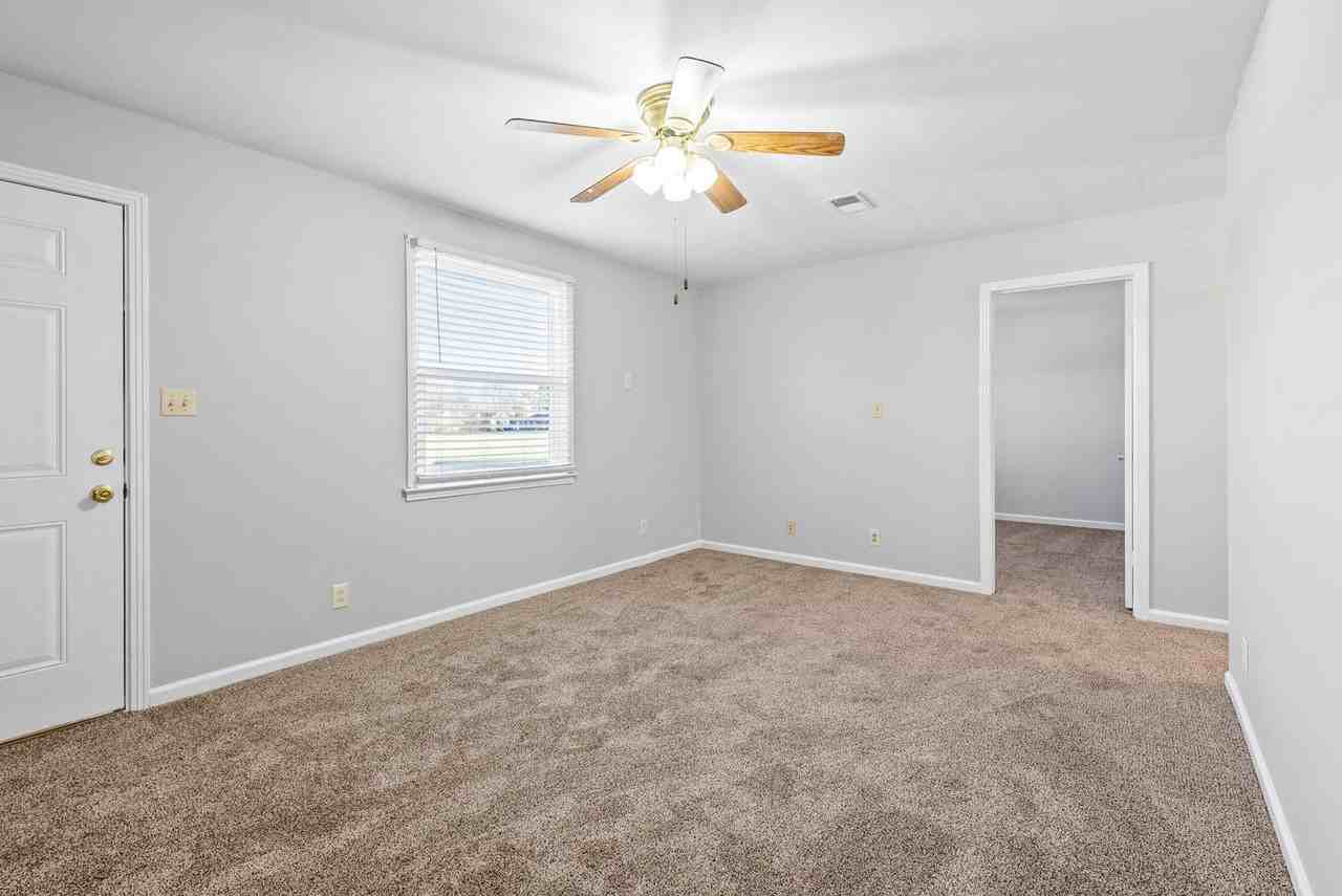 Cozy Two Bedroom Apartment - Photo 7 of 21