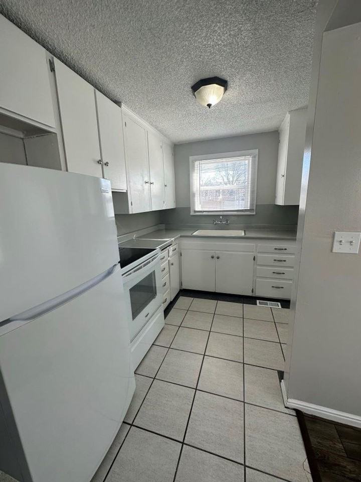 550 N 1300 W - Photo 2 of 15