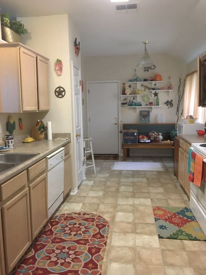 2805 Berry Way - Photo 3 of 12