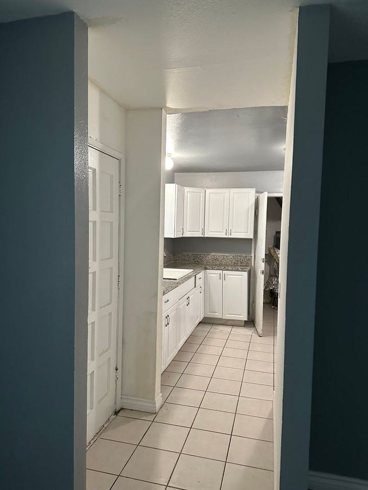 654 W 48th St - Photo 7 of 18