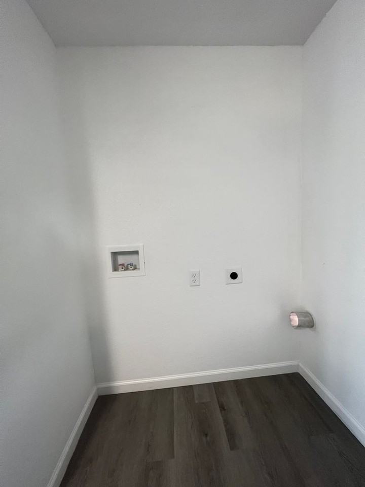 939 N Brown Ave - Photo 5 of 10