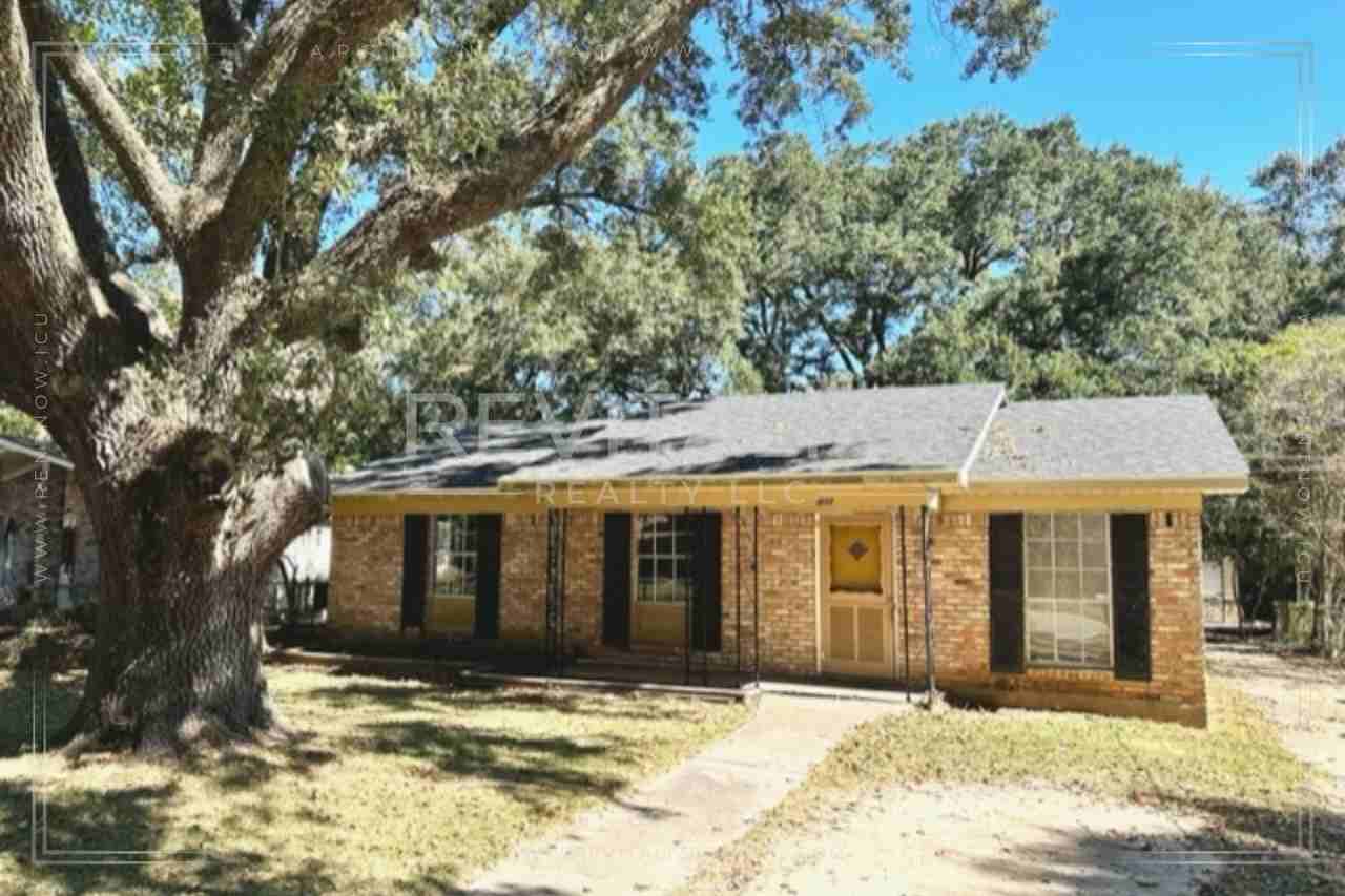 1632 Phillips Ln - Photo 2 of 11