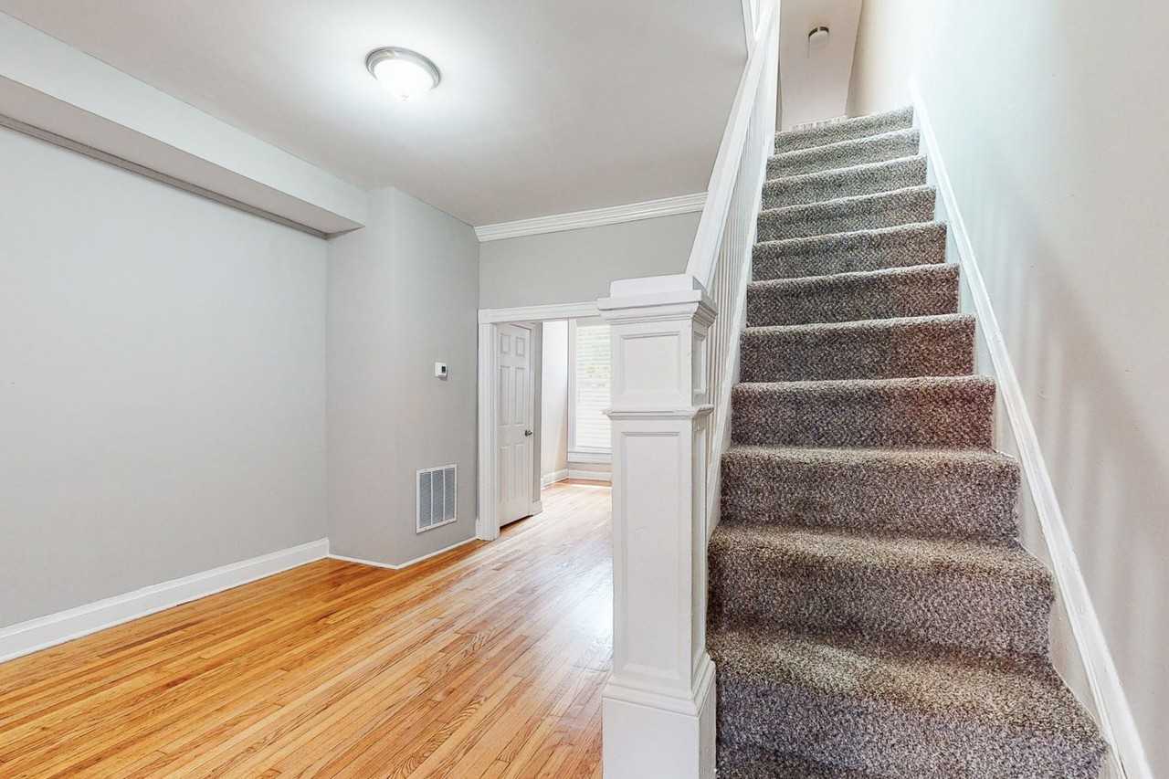 451 E Lorraine Ave - Photo 3 of 40