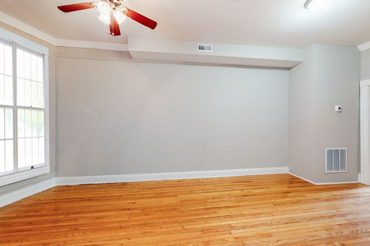 451 E Lorraine Ave - Photo 4 of 40