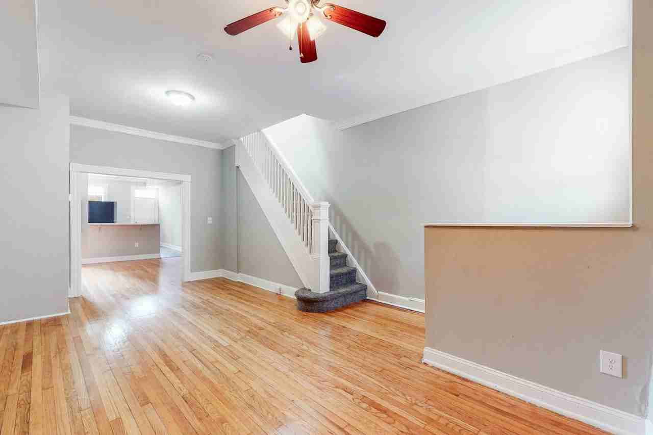 451 E Lorraine Ave - Photo 5 of 40