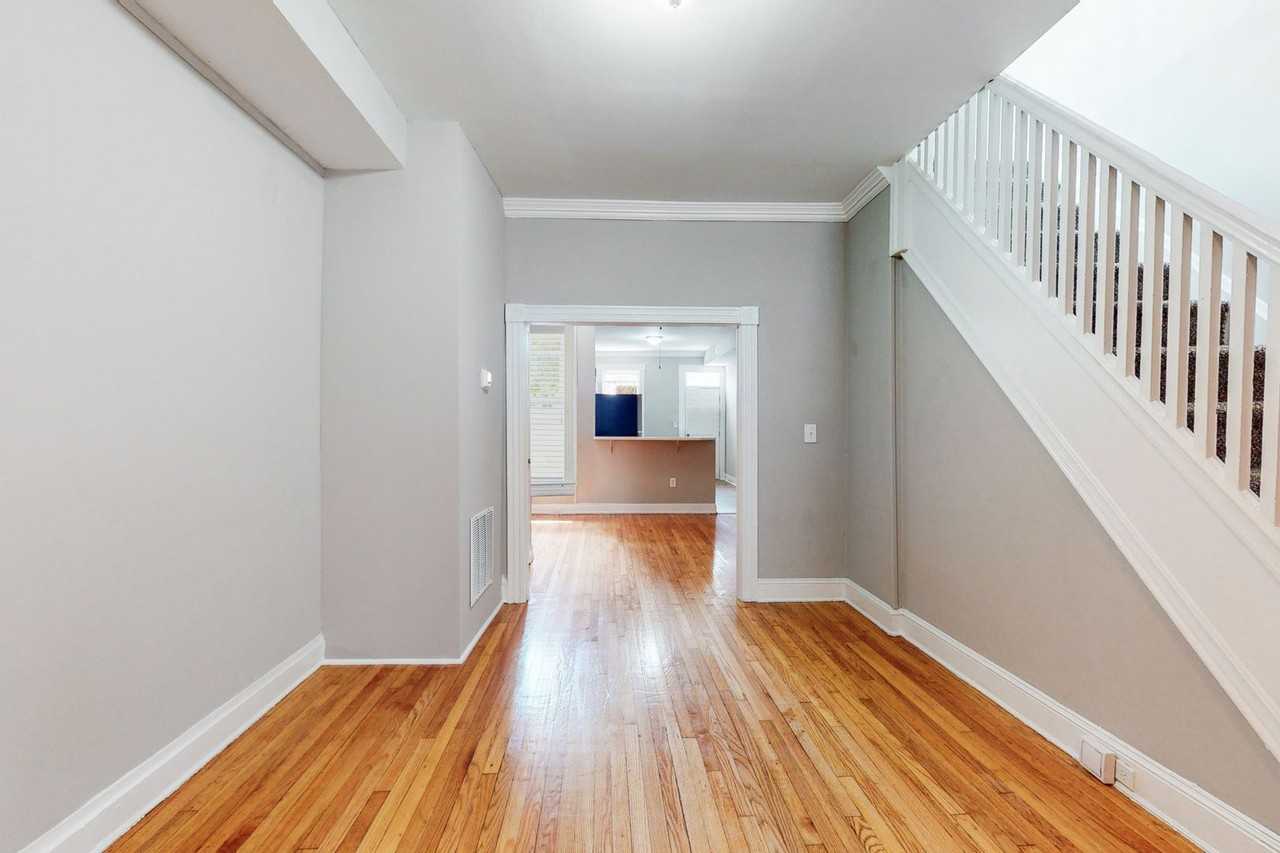 451 E Lorraine Ave - Photo 6 of 40