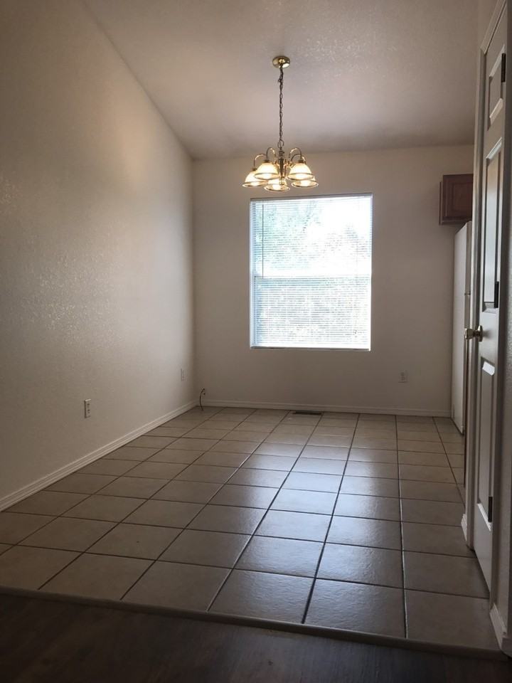 504 Twin Oaks - Photo 4 of 12