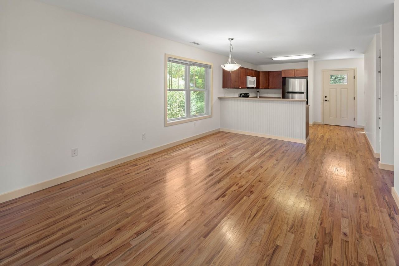 301 Murdock Ave - Photo 3 of 22