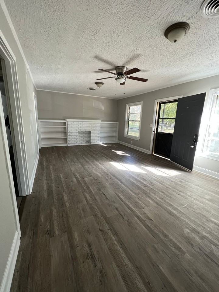 1812 Shady Ln - Photo 2 of 21