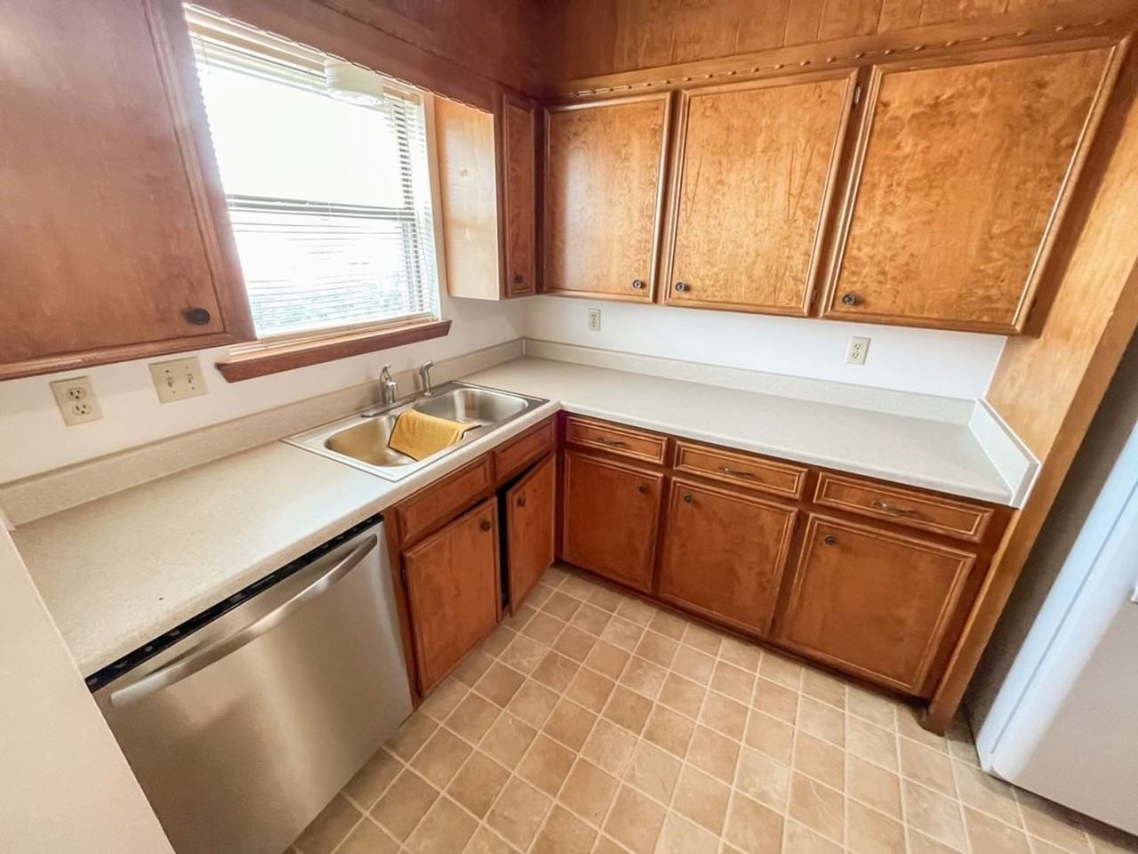 725 E Aspen St - Photo 2 of 10