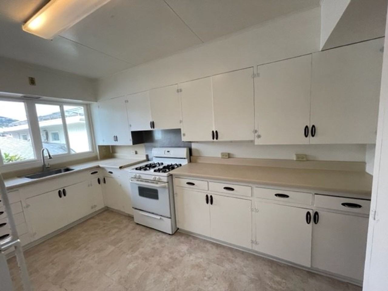 1065 Prospect Street - Photo 3 of 13