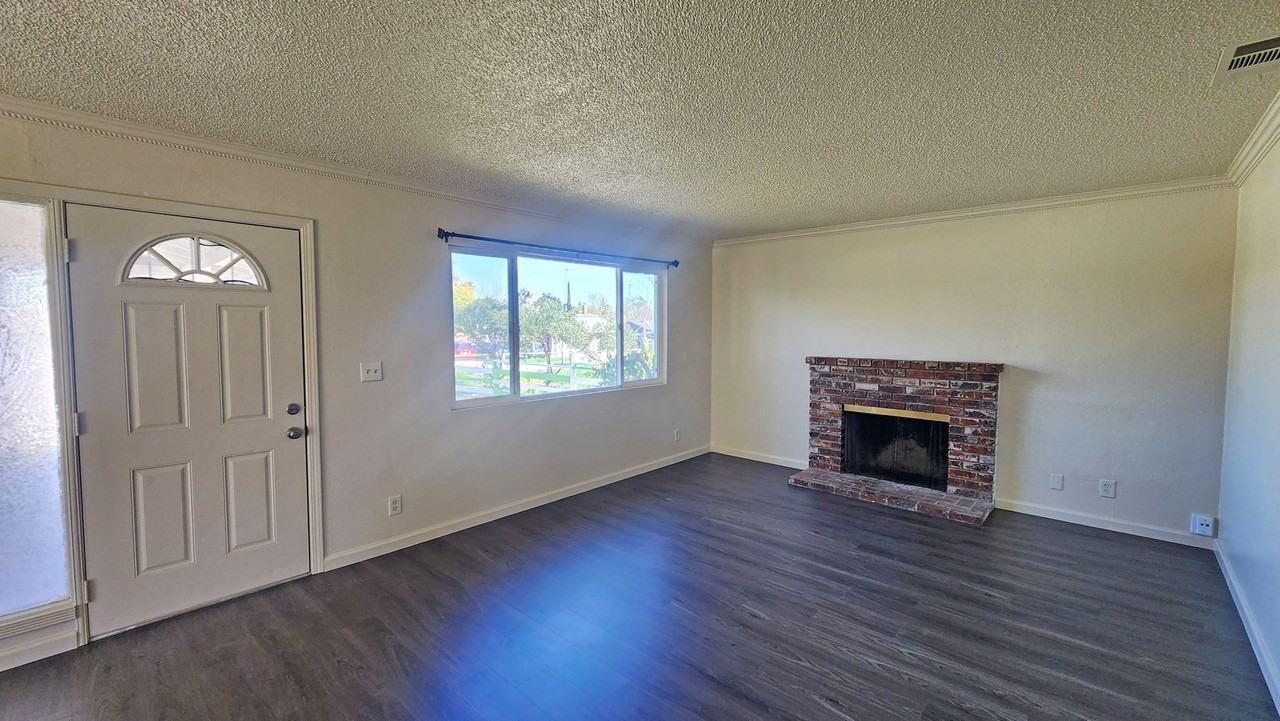 6013 Brett Dr - Photo 4 of 39
