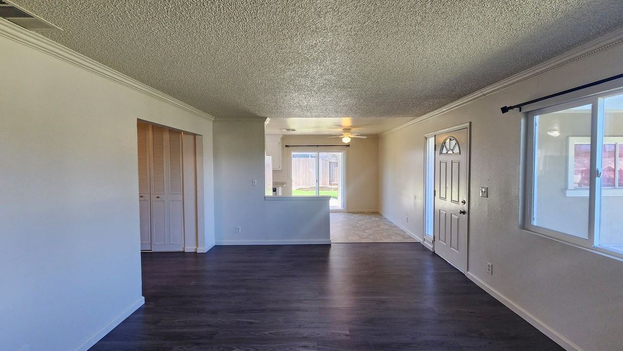 6013 Brett Dr - Photo 5 of 39