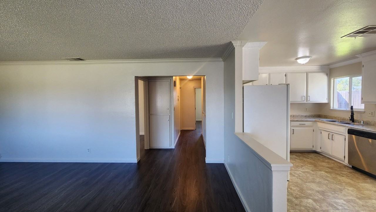 6013 Brett Dr - Photo 6 of 39