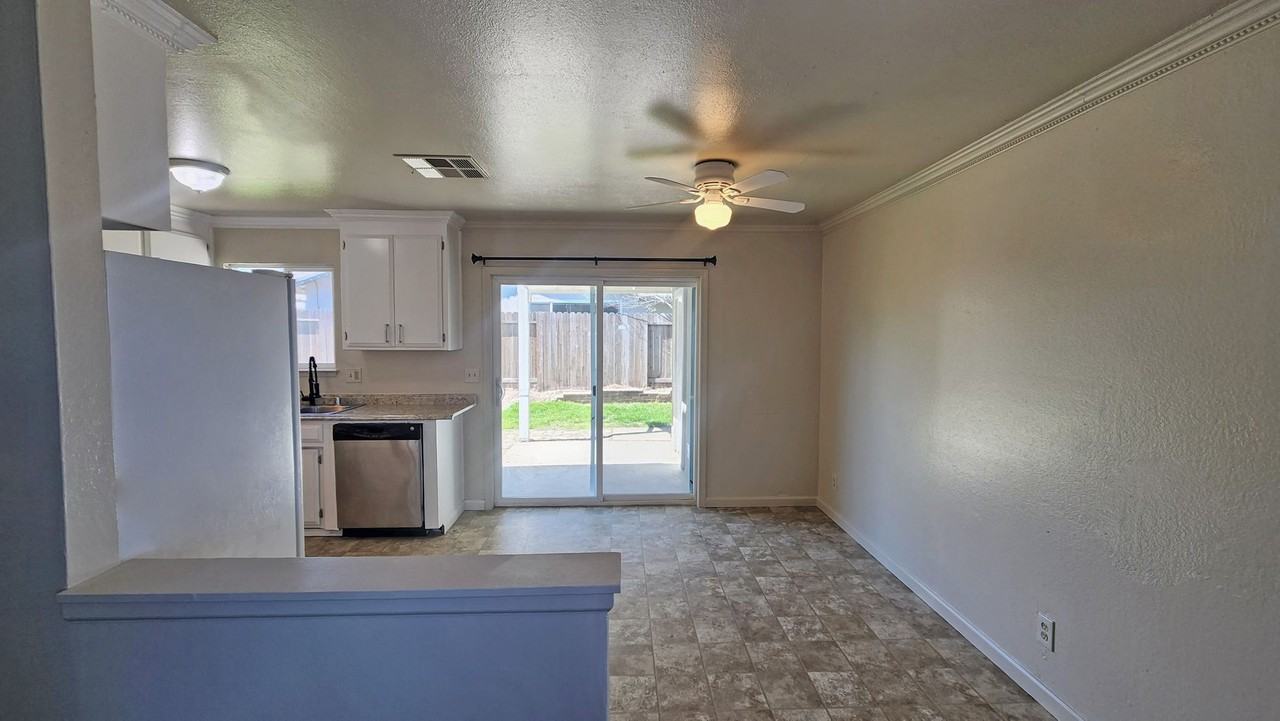 6013 Brett Dr - Photo 7 of 39