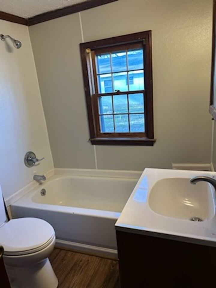 130 Grantham St - Photo 6 of 10