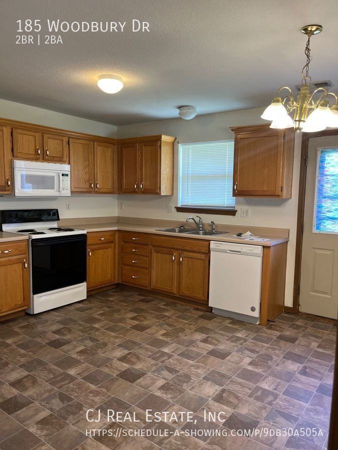 185 Nw Woodbury Dr - Photo 2 of 5