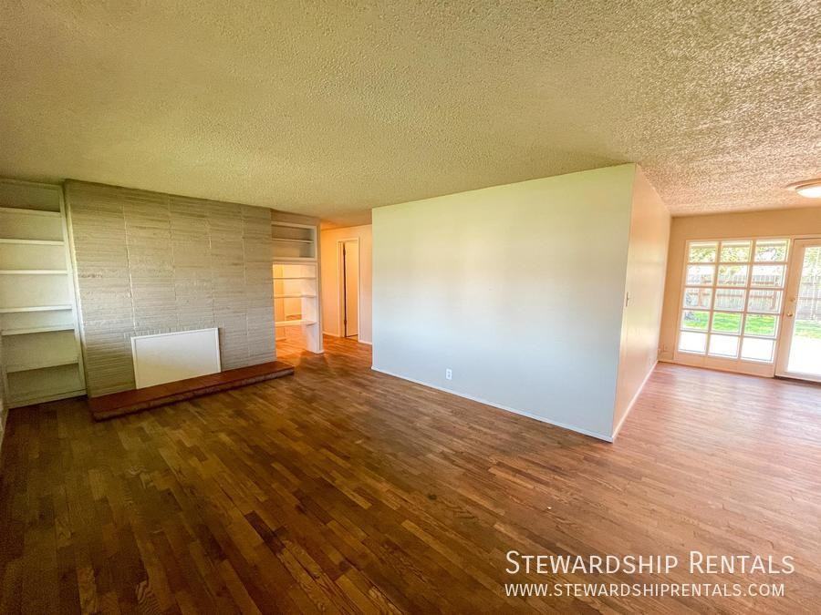 2845 Ferry St - Photo 4 of 26