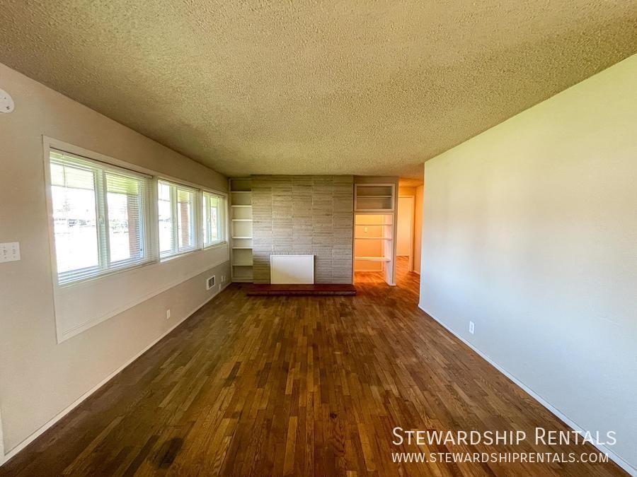 2845 Ferry St - Photo 5 of 26