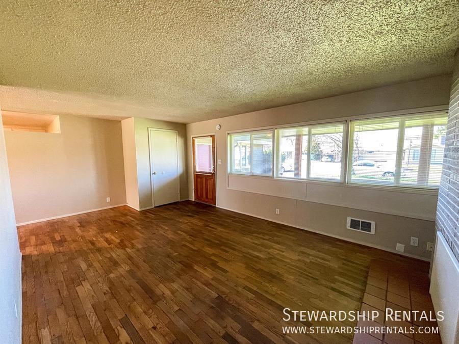 2845 Ferry St - Photo 6 of 26