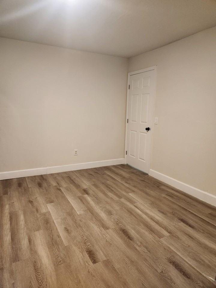 404 Cocoa Ct #B - Photo 6 of 15