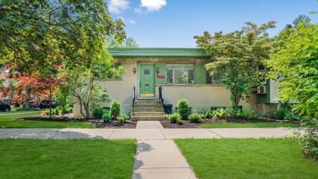 featured image of 2337 W Chase Ave #2337