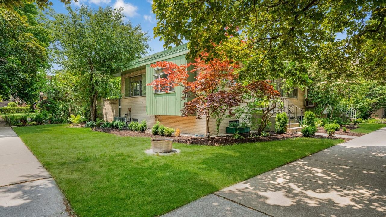 2337 W Chase Ave #2337 - Photo 3 of 17