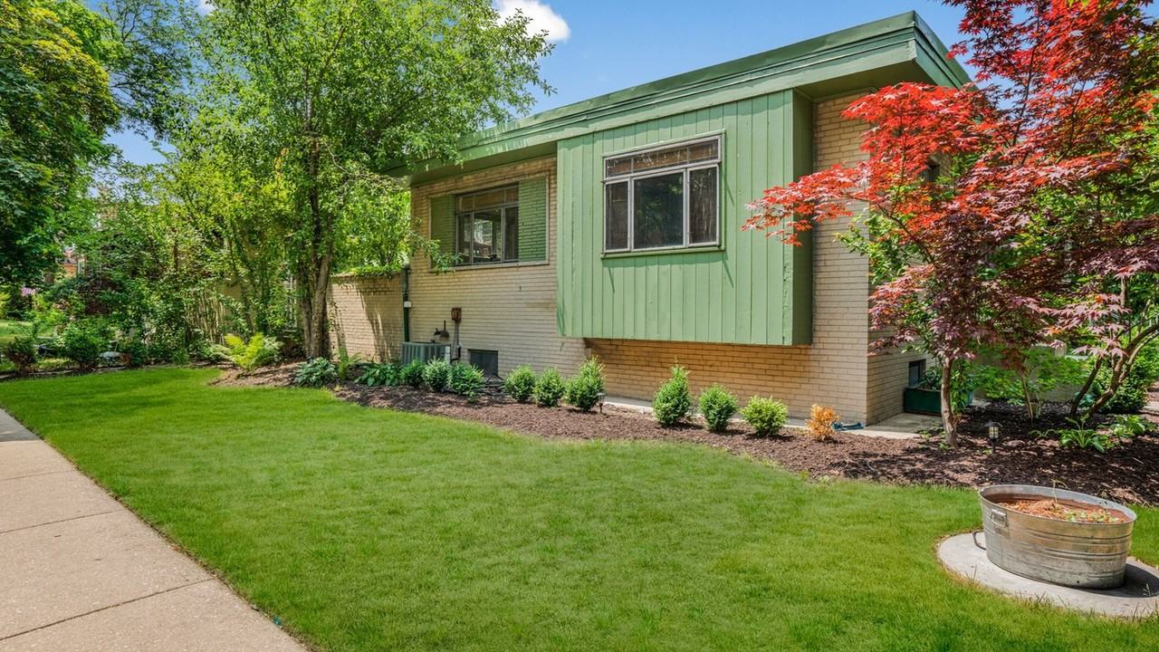 2337 W Chase Ave #2337 - Photo 4 of 17