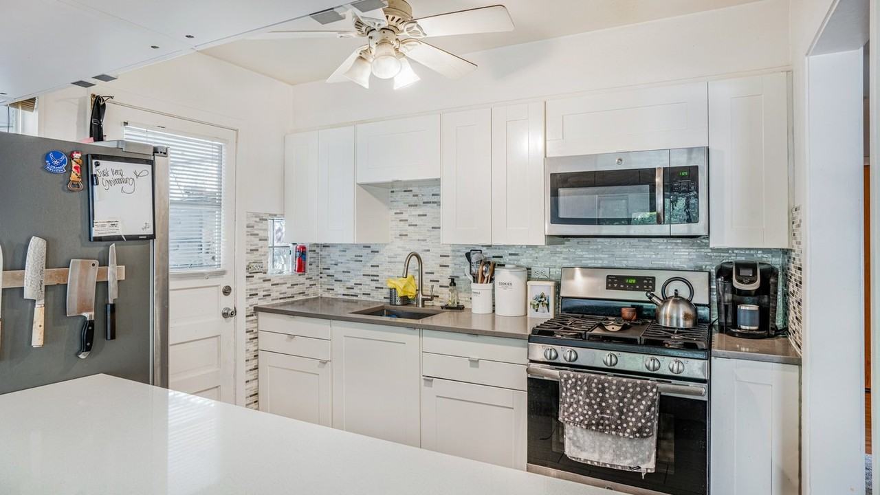 2337 W Chase Ave #2337 - Photo 5 of 19