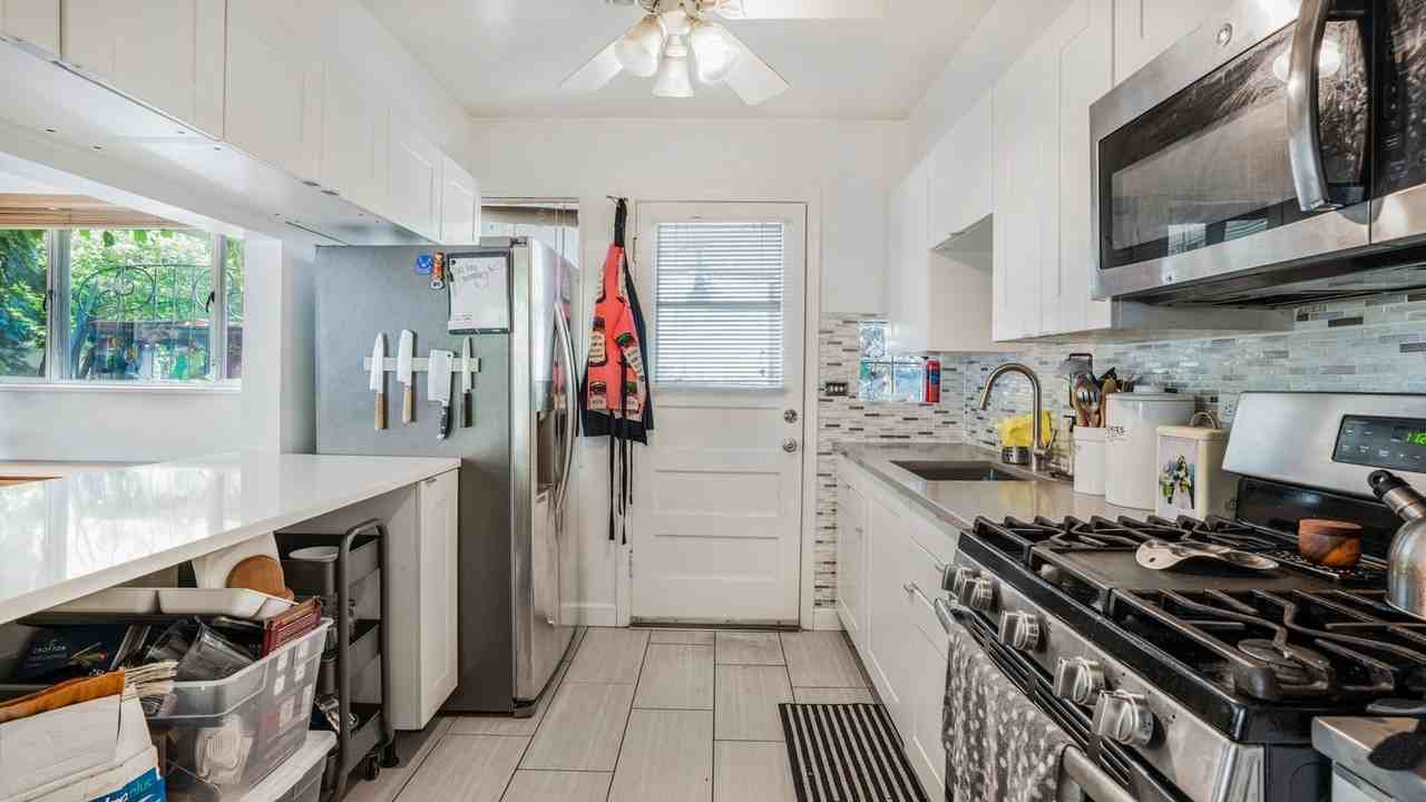 2337 W Chase Ave #2337 - Photo 7 of 19
