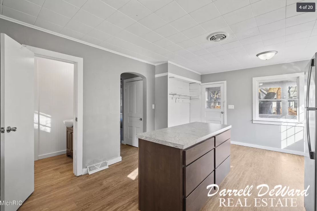 1041 Hermitage St Se #NA - Photo 4 of 19