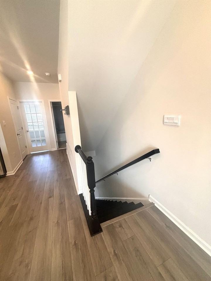 818 Bond St - Photo 3 of 25