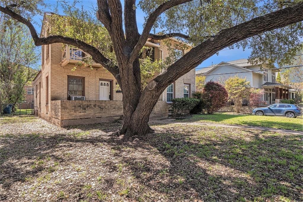 6302 Belmont Ave - Photo 4 of 32