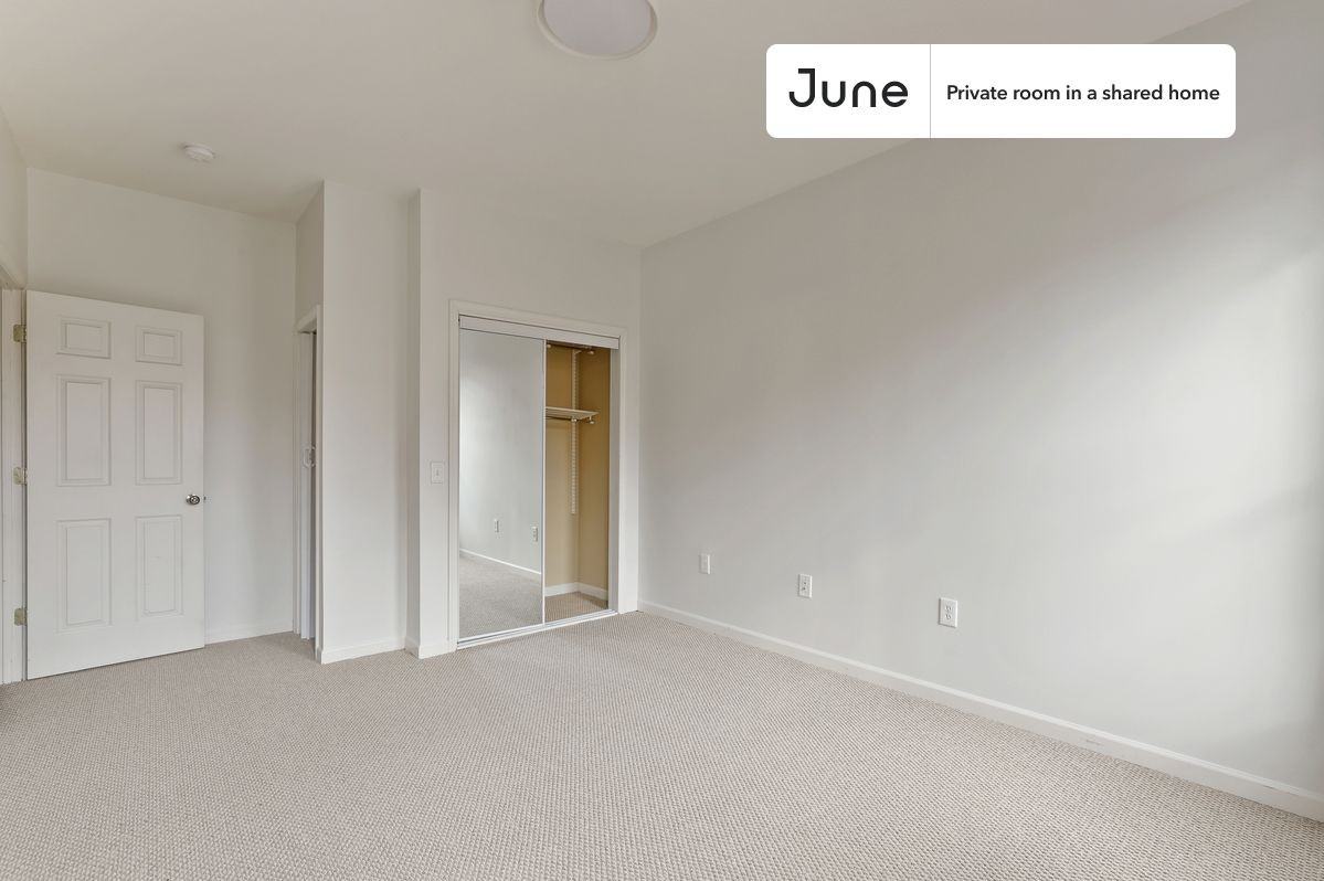 632 N Boyle Ave #C - Photo 4 of 20